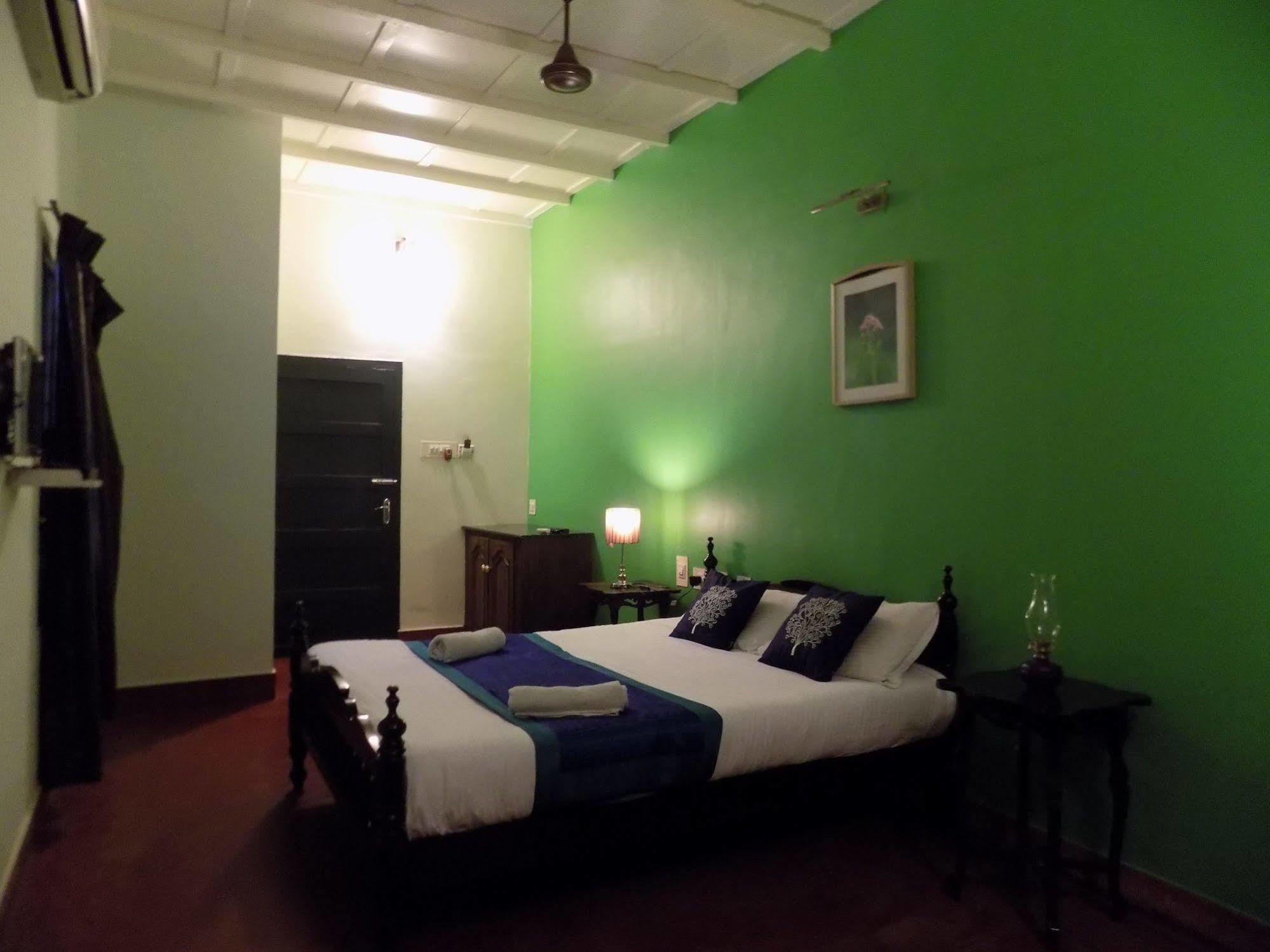 Elphinstone Residency Bed and Breakfast Kochi Exteriör bild