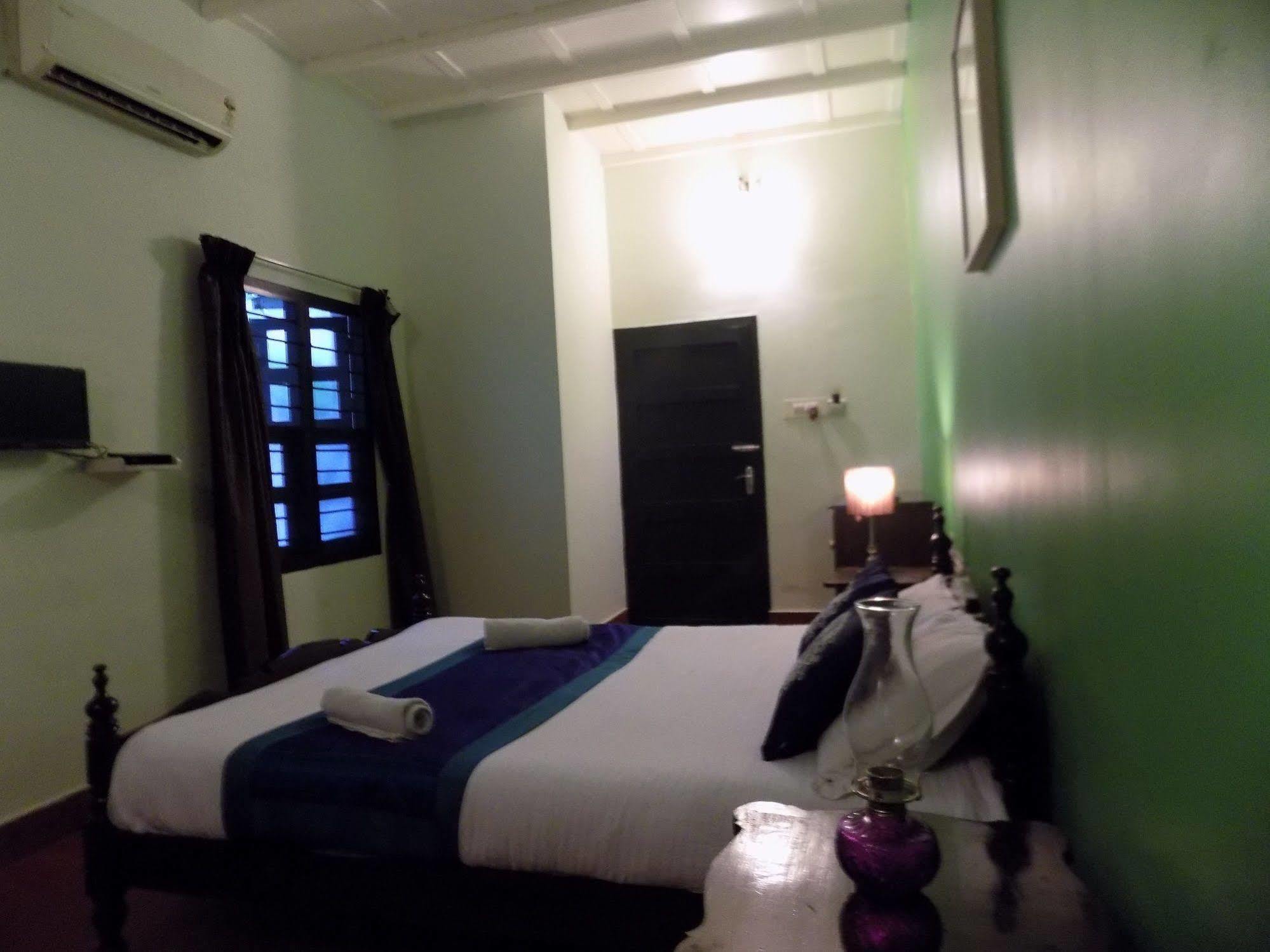 Elphinstone Residency Bed and Breakfast Kochi Exteriör bild