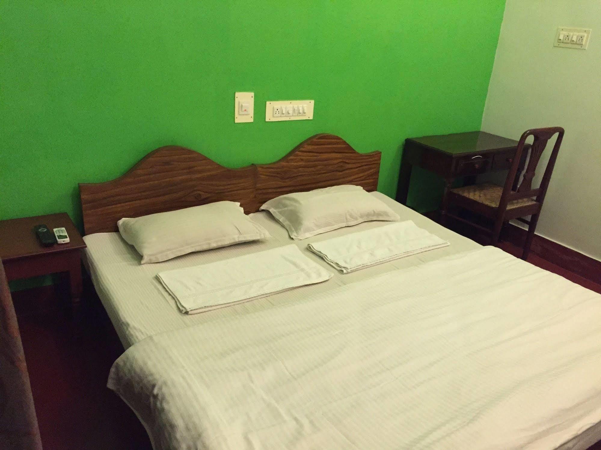 Elphinstone Residency Bed and Breakfast Kochi Exteriör bild