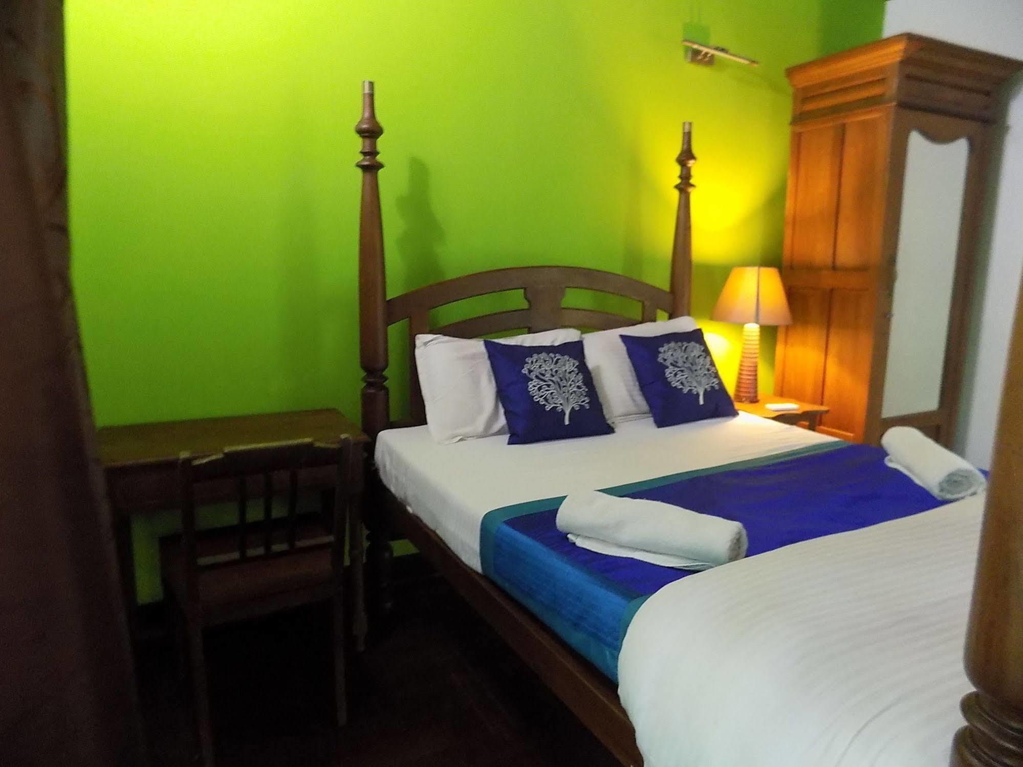 Elphinstone Residency Bed and Breakfast Kochi Exteriör bild