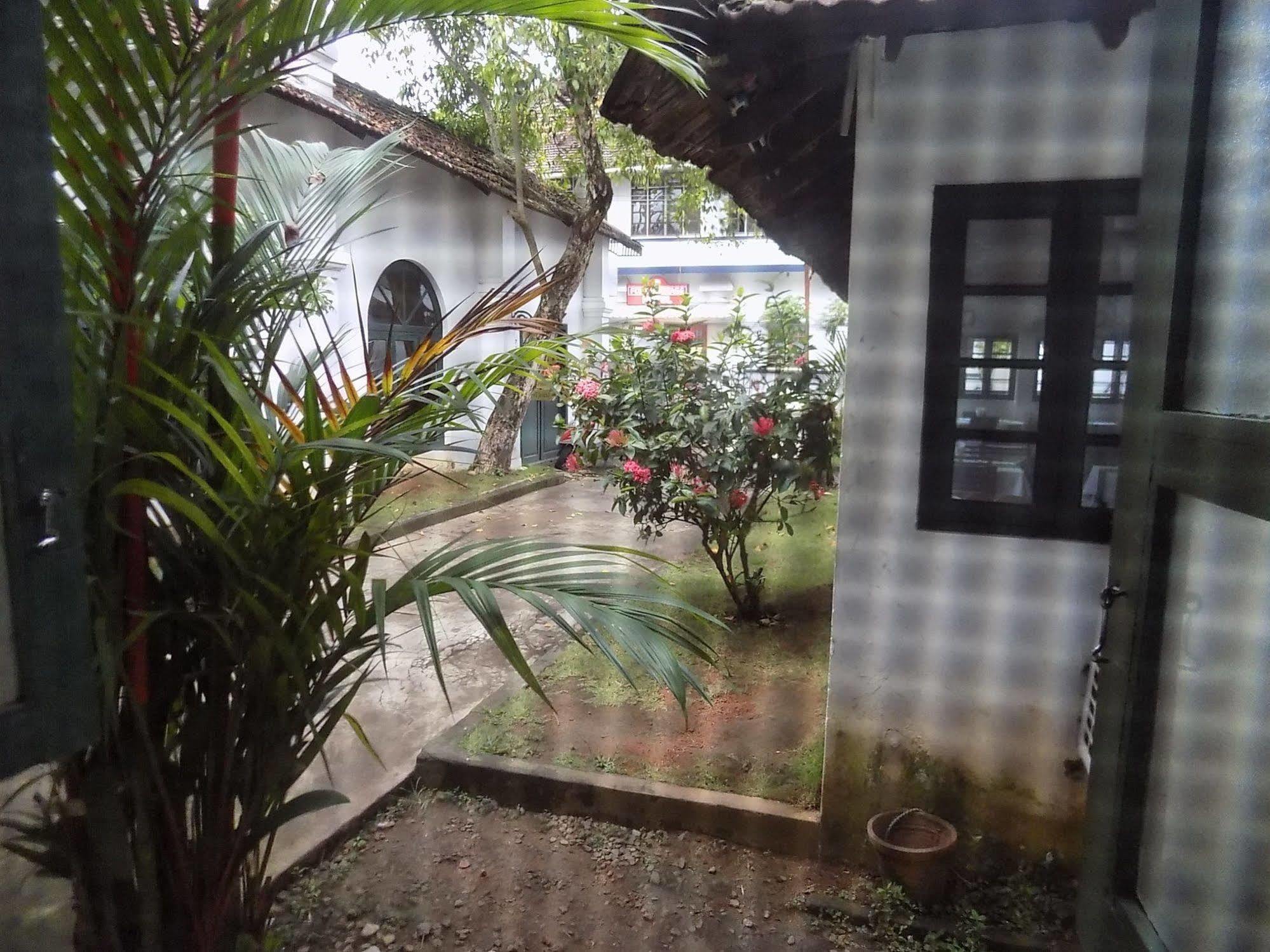 Elphinstone Residency Bed and Breakfast Kochi Exteriör bild
